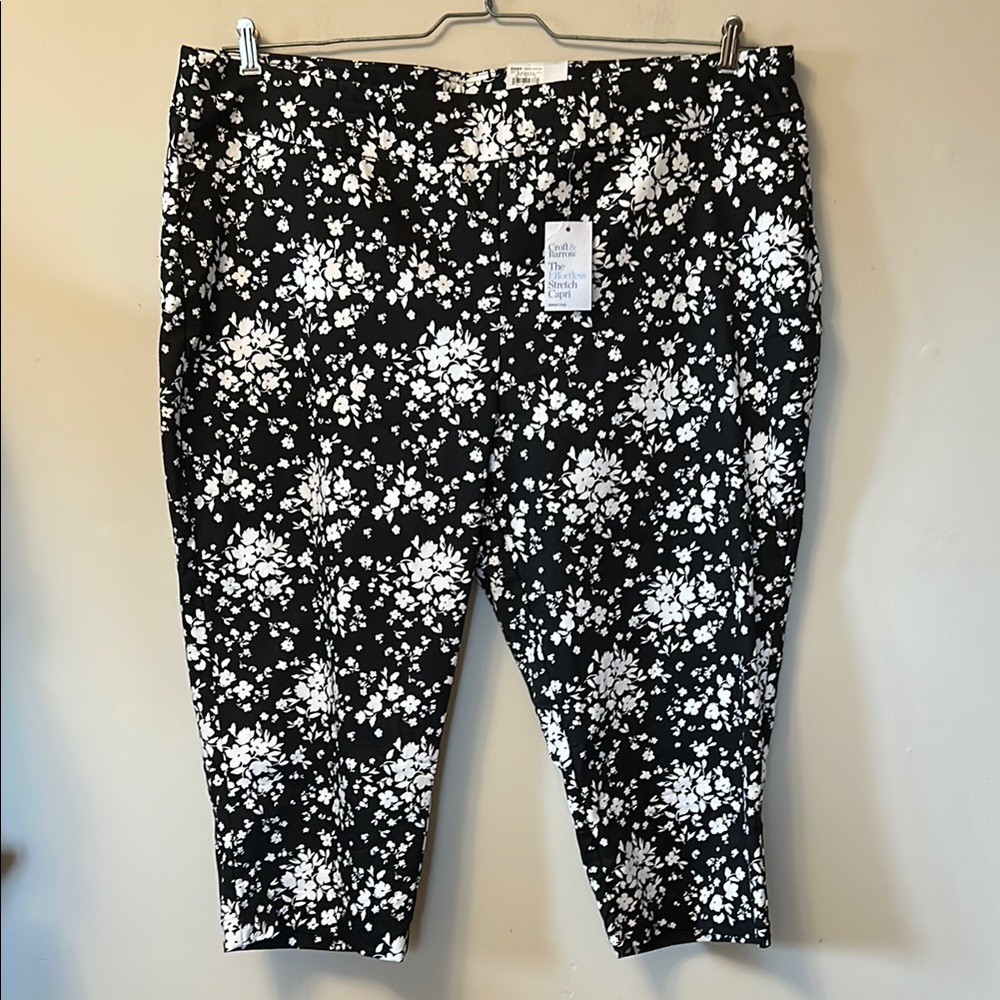 Croft & Barrow black & white floral print pull on capris size 24w new with tags